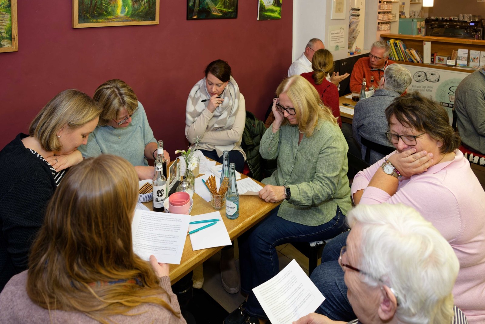 RK4_1905 im Cafe Sofa